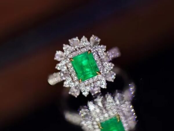 微信图片_20240802100609 SGARIT Fine Jewelry Factory Customized Solid 18k White Gold 1.27 Carats Emerald Cut Jewellery Classic VVG Green Engagement Anniversary Natural Gemstone Emerald Ring