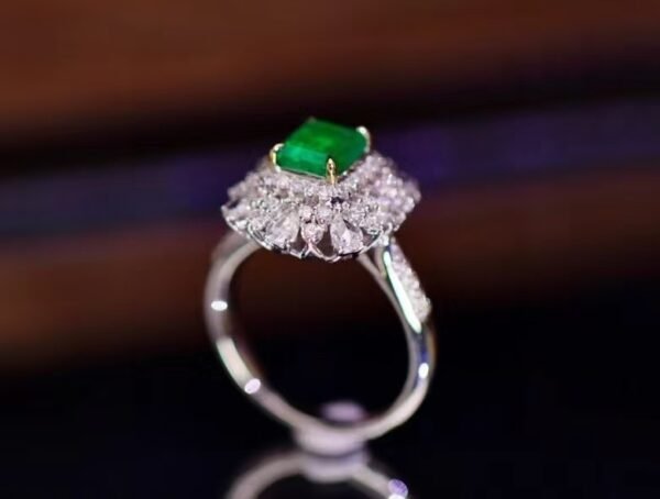 微信图片_202408021006104 SGARIT Fine Jewelry Factory Customized Solid 18k White Gold 1.27 Carats Emerald Cut Jewellery Classic VVG Green Engagement Anniversary Natural Gemstone Emerald Ring