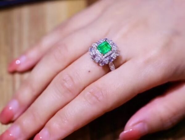 微信图片_202408021006106 SGARIT Fine Jewelry Factory Customized Solid 18k White Gold 1.27 Carats Emerald Cut Jewellery Classic VVG Green Engagement Anniversary Natural Gemstone Emerald Ring