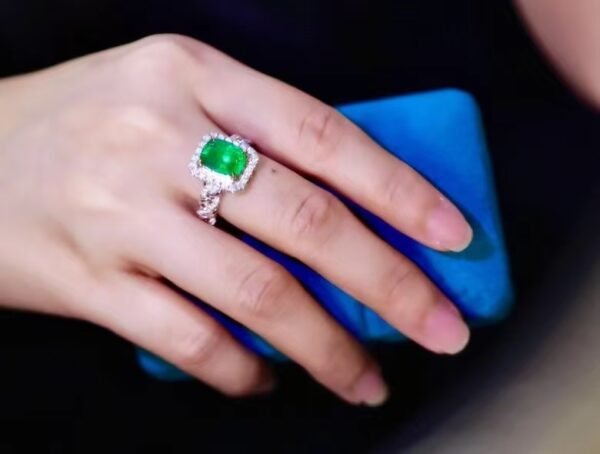 微信图片_202408021006312 SGARIT Fine Jewelry Factory Customized Solid 18k White Gold 3.01 Carats Oval Cut Jewellery Classic Engagement Anniversary VVG Green Natural Gemstone Emerald Ring