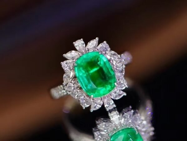 SGARIT Fine Jewelry Factory Customized Solid 18k White Gold 3 Carats Cushion Cut Jewellery Classic Engagement Anniversary VVG Green Natural Gemstone Emerald Ring