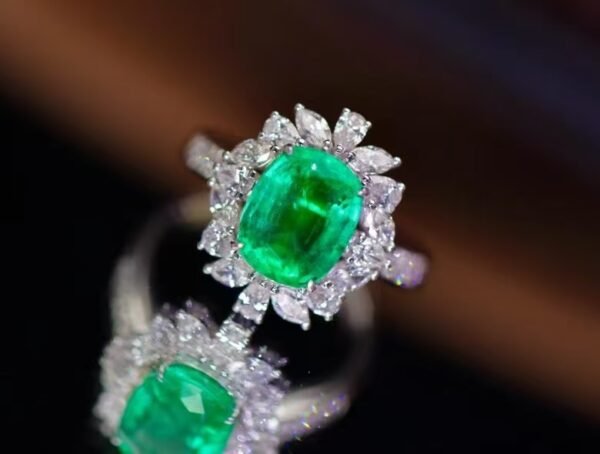SGARIT Fine Jewelry Factory Customized Solid 18k White Gold 3 Carats Cushion Cut Jewellery Classic Engagement Anniversary VVG Green Natural Gemstone Emerald Ring
