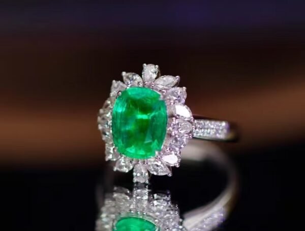 SGARIT Fine Jewelry Factory Customized Solid 18k White Gold 3 Carats Cushion Cut Jewellery Classic Engagement Anniversary VVG Green Natural Gemstone Emerald Ring