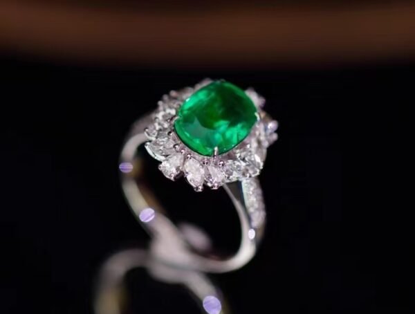 SGARIT Fine Jewelry Factory Customized Solid 18k White Gold 3 Carats Cushion Cut Jewellery Classic Engagement Anniversary VVG Green Natural Gemstone Emerald Ring