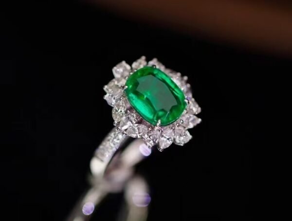 SGARIT Fine Jewelry Factory Customized Solid 18k White Gold 3 Carats Cushion Cut Jewellery Classic Engagement Anniversary VVG Green Natural Gemstone Emerald Ring