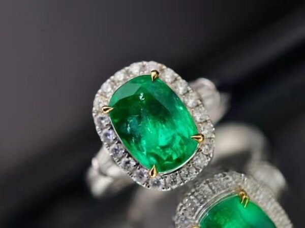 SGARIT Fine Jewelry Factory Customized Solid 18k White Gold 3.62 Carats Cushion Cut Jewellery Classic Engagement Anniversary VVG Green Natural Gemstone Emerald Ring