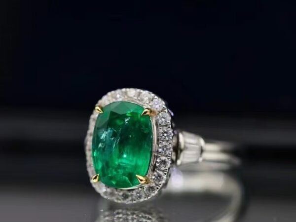 SGARIT Fine Jewelry Factory Customized Solid 18k White Gold 3.62 Carats Cushion Cut Jewellery Classic Engagement Anniversary VVG Green Natural Gemstone Emerald Ring