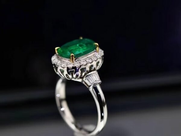 SGARIT Fine Jewelry Factory Customized Solid 18k White Gold 3.62 Carats Cushion Cut Jewellery Classic Engagement Anniversary VVG Green Natural Gemstone Emerald Ring
