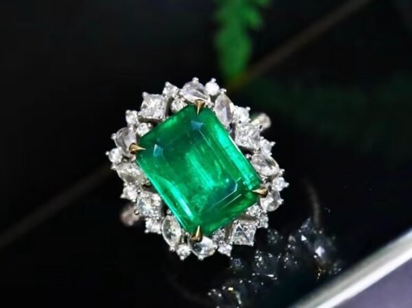 微信图片_202408021007481 SGARIT Fine Jewelry Factory Customized Solid 18k White Gold 4.04 Carats Emerald Cut Jewellery Classic Engagement Anniversary VVG Green Natural Gemstone Emerald Ring