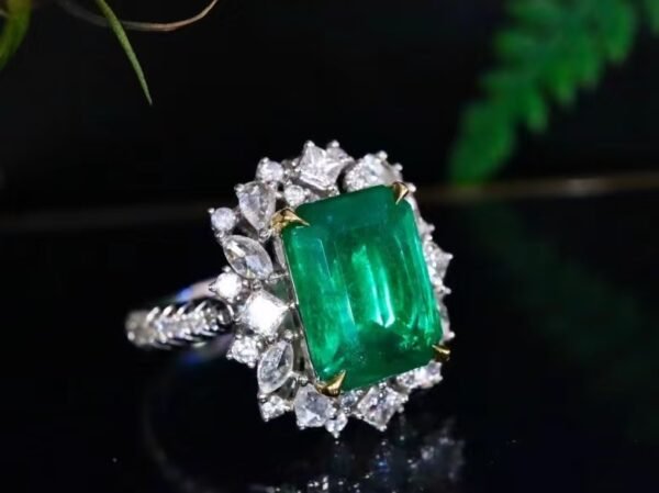 微信图片_20240802100749 SGARIT Fine Jewelry Factory Customized Solid 18k White Gold 4.04 Carats Emerald Cut Jewellery Classic Engagement Anniversary VVG Green Natural Gemstone Emerald Ring