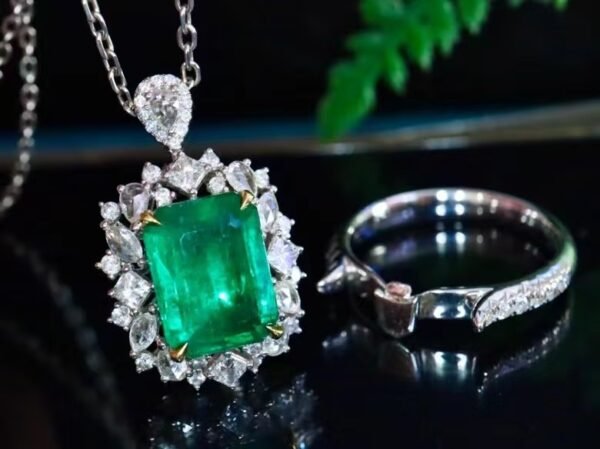 微信图片_202408021007491 SGARIT Fine Jewelry Factory Customized Solid 18k White Gold 4.04 Carats Emerald Cut Jewellery Classic Engagement Anniversary VVG Green Natural Gemstone Emerald Ring
