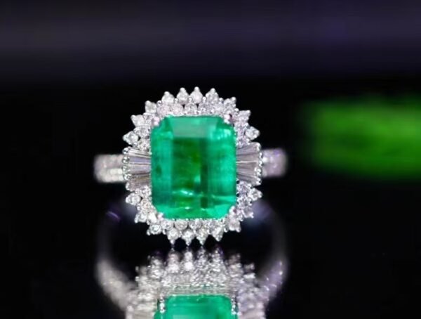 微信图片_20240802100808 SGARIT Fine Jewelry Factory Customized Solid 18k White Gold 3.8 Carats Emerald Cut Jewellery Classic Engagement Anniversary VVG Green Natural Gemstone Emerald Ring