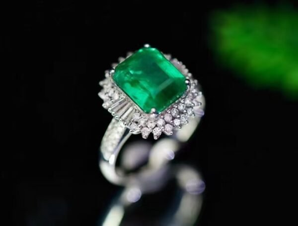 微信图片_202408021008082 SGARIT Fine Jewelry Factory Customized Solid 18k White Gold 3.8 Carats Emerald Cut Jewellery Classic Engagement Anniversary VVG Green Natural Gemstone Emerald Ring
