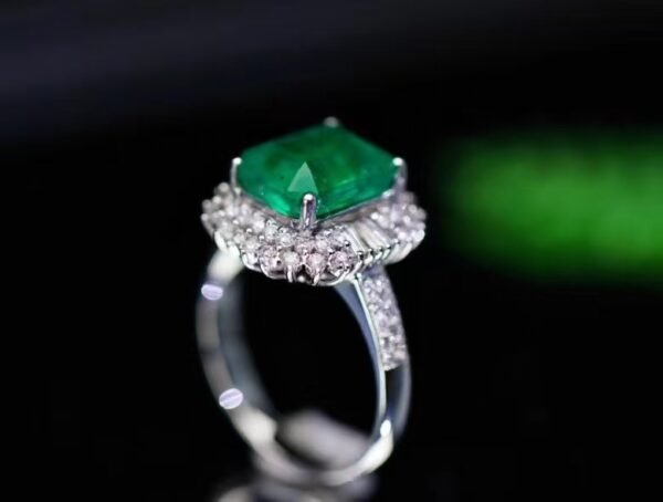 微信图片_202408021008083 SGARIT Fine Jewelry Factory Customized Solid 18k White Gold 3.8 Carats Emerald Cut Jewellery Classic Engagement Anniversary VVG Green Natural Gemstone Emerald Ring