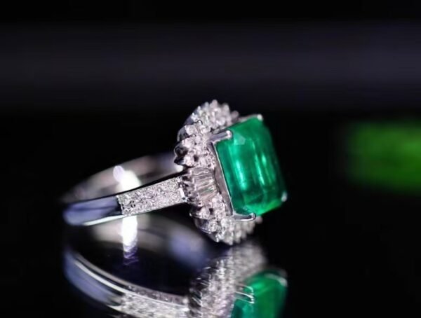 微信图片_202408021008084 SGARIT Fine Jewelry Factory Customized Solid 18k White Gold 3.8 Carats Emerald Cut Jewellery Classic Engagement Anniversary VVG Green Natural Gemstone Emerald Ring
