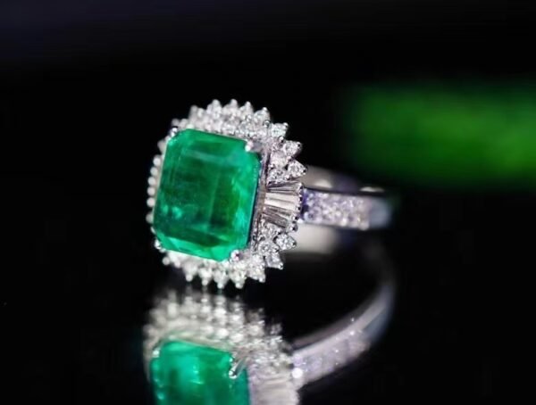 微信图片_202408021008085 SGARIT Fine Jewelry Factory Customized Solid 18k White Gold 3.8 Carats Emerald Cut Jewellery Classic Engagement Anniversary VVG Green Natural Gemstone Emerald Ring