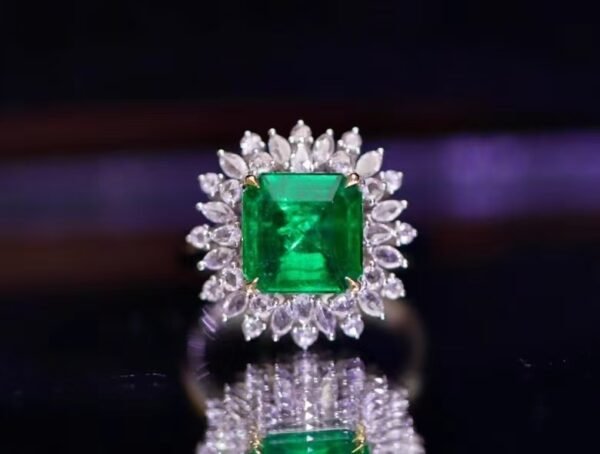微信图片_20240802100827 SGARIT Fine Jewelry Factory Customized Solid 18k White Gold 3.4 Carats Carre Cut Jewellery Classic Engagement Anniversary VVG Green Natural Gemstone Emerald Ring