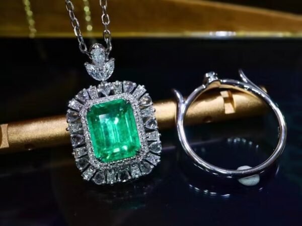 微信图片_202408021008463 SGARIT Fine Jewelry Factory Customized Solid 18k White Gold 2.71 Carats Emerald Cut Jewellery Classic Engagement Anniversary VVG Green Natural Gemstone Emerald Ring