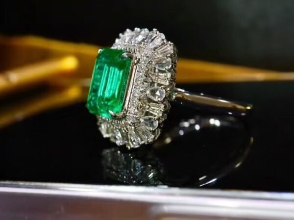 微信图片_202408021008464 SGARIT Fine Jewelry Factory Customized Solid 18k White Gold 2.71 Carats Emerald Cut Jewellery Classic Engagement Anniversary VVG Green Natural Gemstone Emerald Ring