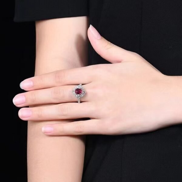 微信图片_202408021010582 SGARIT Fine Jewelry Factory Custom Solid 18k White Gold 1.3 Carats Oval Cut Jewellery Luxury Elegant Noble Natural Gemstone Mozambique Unheated Pigeon Red Ruby Ring