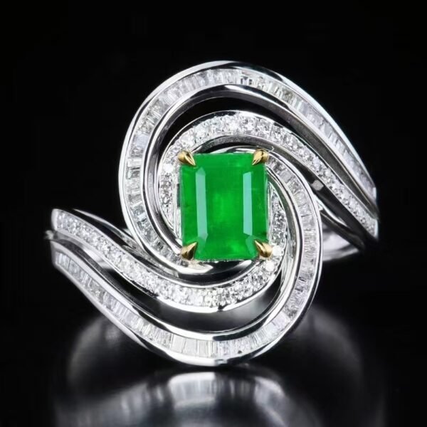 微信图片_20240802101326 SGARIT Fine Jewelry Factory Customized Solid 18k White Gold 0.94 Carats Emerald Cut Jewellery Classic Engagement Anniversary VVG Green Natural Afghanistan Gemstone Charming Little Cyclone Emerald Ring