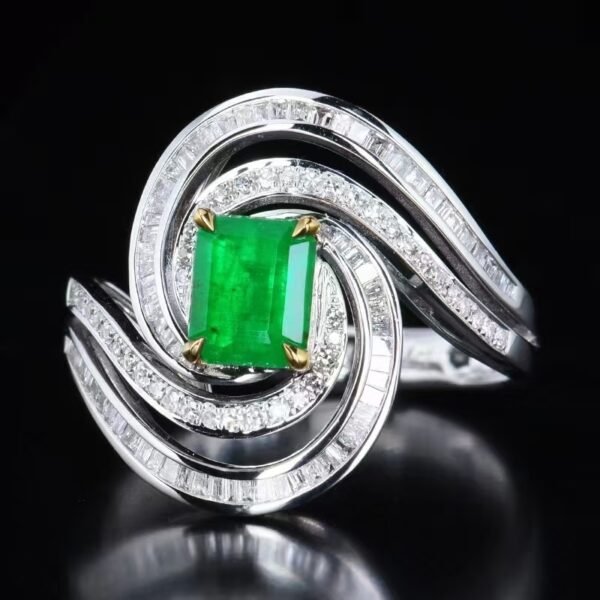 微信图片_202408021013261 SGARIT Fine Jewelry Factory Customized Solid 18k White Gold 0.94 Carats Emerald Cut Jewellery Classic Engagement Anniversary VVG Green Natural Afghanistan Gemstone Charming Little Cyclone Emerald Ring