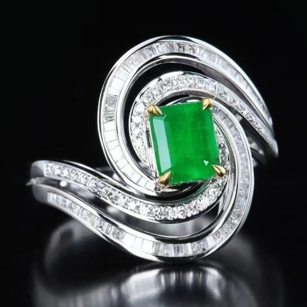 微信图片_202408021013262 SGARIT Fine Jewelry Factory Customized Solid 18k White Gold 0.94 Carats Emerald Cut Jewellery Classic Engagement Anniversary VVG Green Natural Afghanistan Gemstone Charming Little Cyclone Emerald Ring
