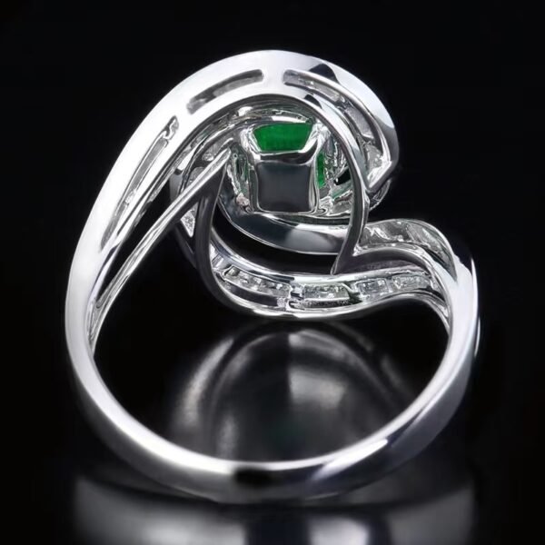 微信图片_202408021013263 SGARIT Fine Jewelry Factory Customized Solid 18k White Gold 0.94 Carats Emerald Cut Jewellery Classic Engagement Anniversary VVG Green Natural Afghanistan Gemstone Charming Little Cyclone Emerald Ring