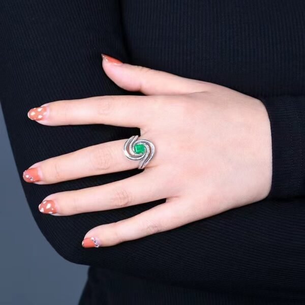 微信图片_20240802101327 SGARIT Fine Jewelry Factory Customized Solid 18k White Gold 0.94 Carats Emerald Cut Jewellery Classic Engagement Anniversary VVG Green Natural Afghanistan Gemstone Charming Little Cyclone Emerald Ring