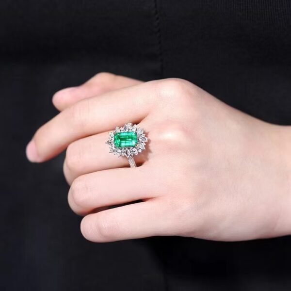 微信图片_202408061023494 SGARIT Fine Jewelry Factory Customized Solid 18k White Gold 2.46 Carats Emerald Cut Jewellery Classic Engagement Anniversary Vivid Green Natural Gemstone Emerald Ring