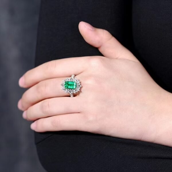 微信图片_202408061023495 SGARIT Fine Jewelry Factory Customized Solid 18k White Gold 2.46 Carats Emerald Cut Jewellery Classic Engagement Anniversary Vivid Green Natural Gemstone Emerald Ring