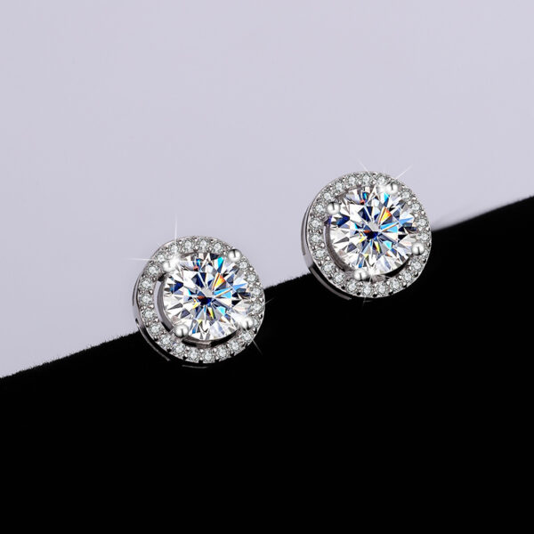 O1CN01u9wJTi1wESWytUvQm_!!2215396226276-0-cib 925 Sterling Silver Moissanite Gift Earrings