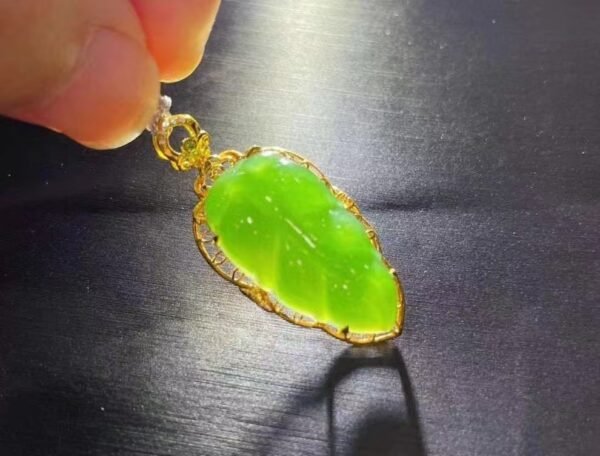 微信图片_20240918152954 SGARIT Manufacturer 18K Gold Jewellery Natural Nephrite Hetian Jasper Jade Leaf Pendant Jewelry