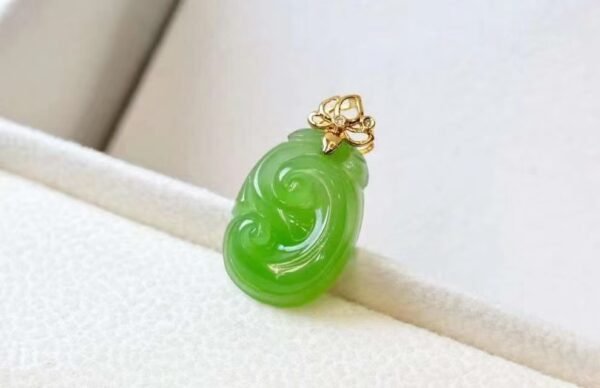 SGARIT Factory 18K Gold Jewellery Natural Nephrite Hetian Jasper Jade Apple Green Pendant Jewelry