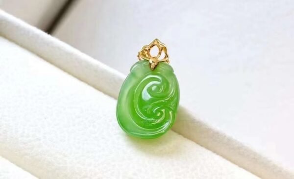 SGARIT Factory 18K Gold Jewellery Natural Nephrite Hetian Jasper Jade Apple Green Pendant Jewelry