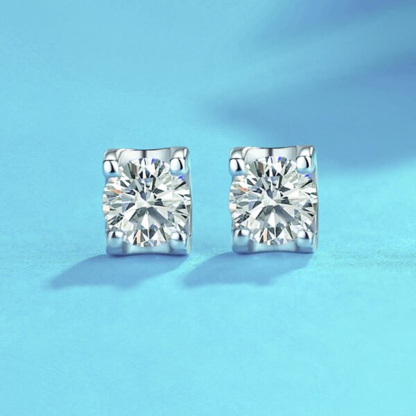 O1CN019voc6l25TsXsLY1r4_!!2217006067528-0-cib S925 Sterling Silver 0.5Ct Mosanite Earrings With Gra Certificate