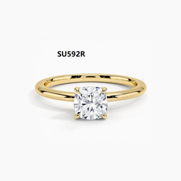 O1CN01uprTOq25TsXiMjpgm_!!2217006067528-0-cib (1) Simple S925 Silver Moissanite 1Ct Wedding Ring