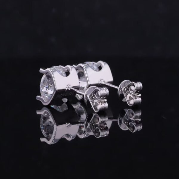 18K Gold 2CT One Pair Lab Diamond Earrings