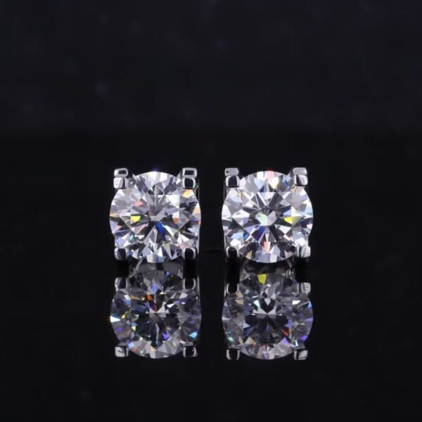 18K Gold 2CT One Pair Lab Diamond Earrings
