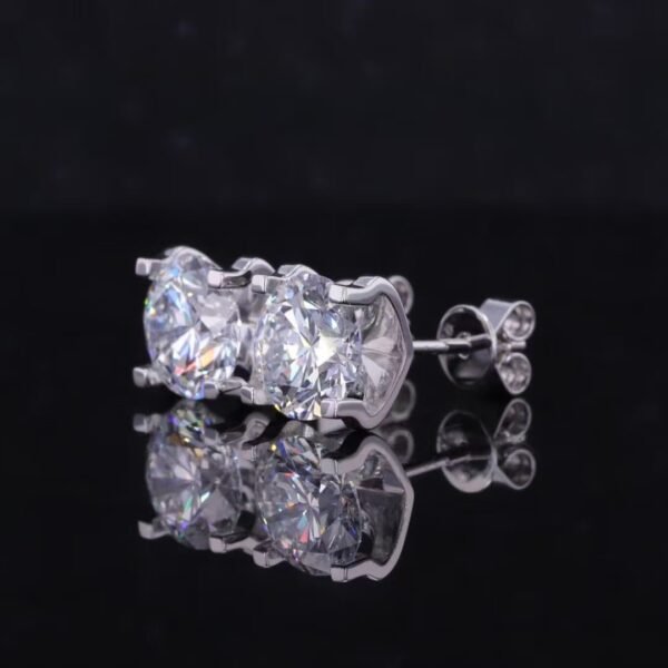 18K Gold 2CT One Pair Lab Diamond Earrings