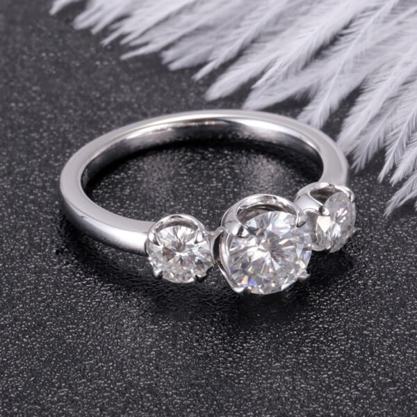5排右 Sgarit Fine Jewelry Manufacturer 18K White Gold 2CT Moissanite Round Brilliant Cut White Lab Diamond Wedding Ring Jewelry