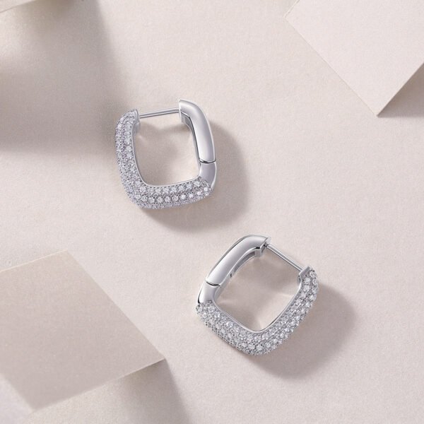O1CN01HXoRoD1QJRJaLx9wZ_!!2209390841955-0-cib Sgarit Fashion Jewelry S925 Sterling Silver Moissanite Earrings Classic Jewellery