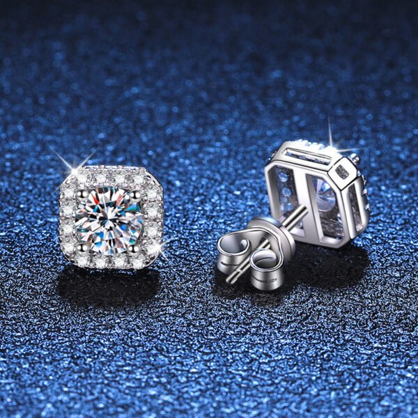 O1CN01HrHDGk2Br8AAUZVDL_!!2212409298391-0-cib Sgarit Fashion Jewelry S925 Sterling Silver Round Brilliant Cut 1Ct Moissanite Earrings