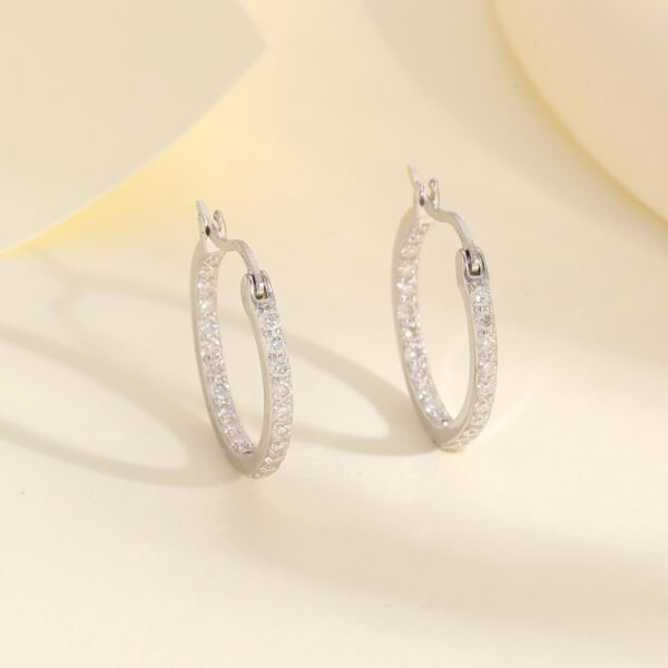 O1CN01KSKy7t2NDzwMghPfx_!!3878509930-0-cib Sgarit Fashion Jewelry S925 Sterling Silver 0.92Ct Moissanite Earrings Jewellery
