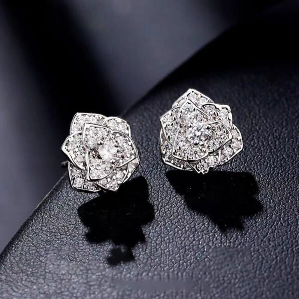 O1CN01Lsm8wh223p6GJszs8_!!2209947347065-0-cib Sgarit Fashion Jewelry S925 Sterling Silver Camellia 1Ct Moissanite Earrings Jewellery