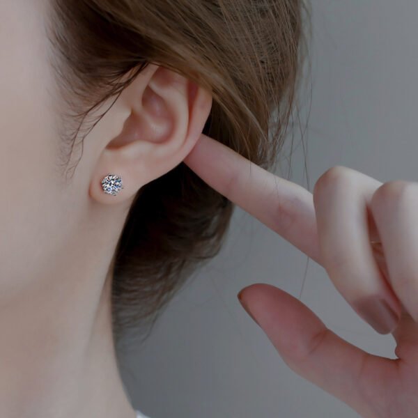 O1CN01O8yoxg1inofFKPBzP_!!1695904458-0-cib Sgarit Fashion Jewelry S925 Sterling Silver Six Claws White Black Moissanite Earrings Jewellery
