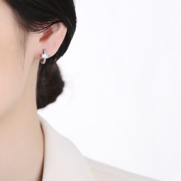 O1CN01UUKOLB1iBLEpVpgQI_!!2212762514374-0-cib Sgarit Fashion Jewelry S925 Sterling Silver Rectangle Moissanite Earrings Jewellery