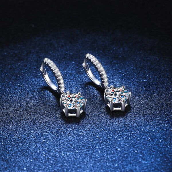 O1CN01e2KG8v2Br897t2mHJ_!!2212409298391-0-cib Sgarit Fashion Jewelry S925 Sterling Silver Six Claw Round Brilliant Cut D Moissanite Earrings