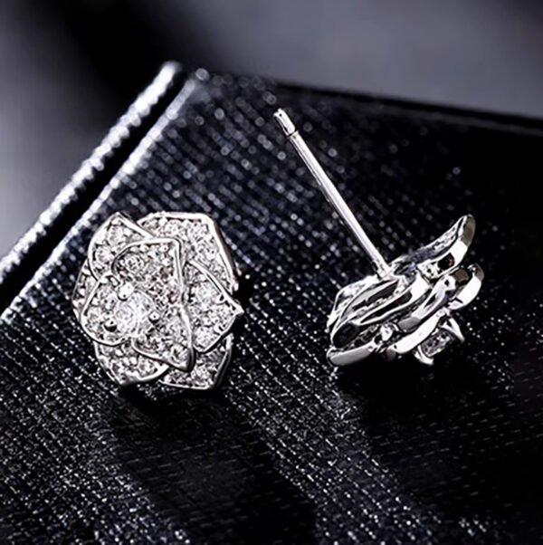 O1CN01hGVUDv223p3EIiGn1_!!2209947347065-0-cib Sgarit Fashion Jewelry S925 Sterling Silver Camellia 1Ct Moissanite Earrings Jewellery