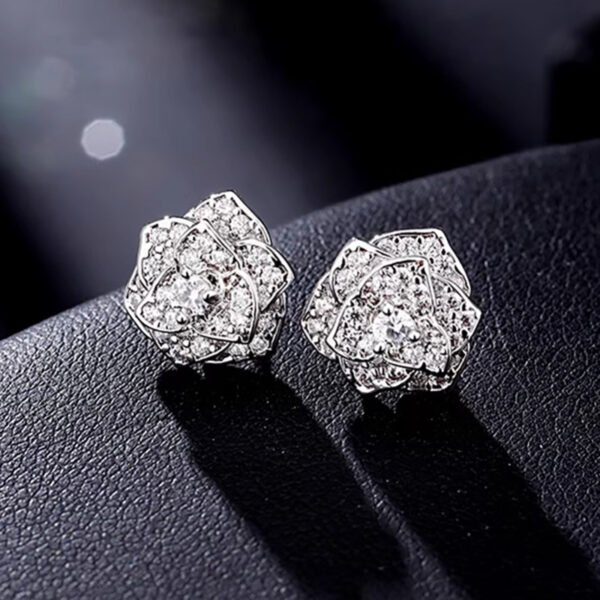 O1CN01i9o95K223p3IfikmU_!!2209947347065-0-cib Sgarit Fashion Jewelry S925 Sterling Silver Camellia 1Ct Moissanite Earrings Jewellery